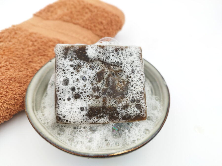 Hand und korpeseife mit Kaffee aus Kolumbien und Kokosmilch. Vegan und ohne verpackungs.