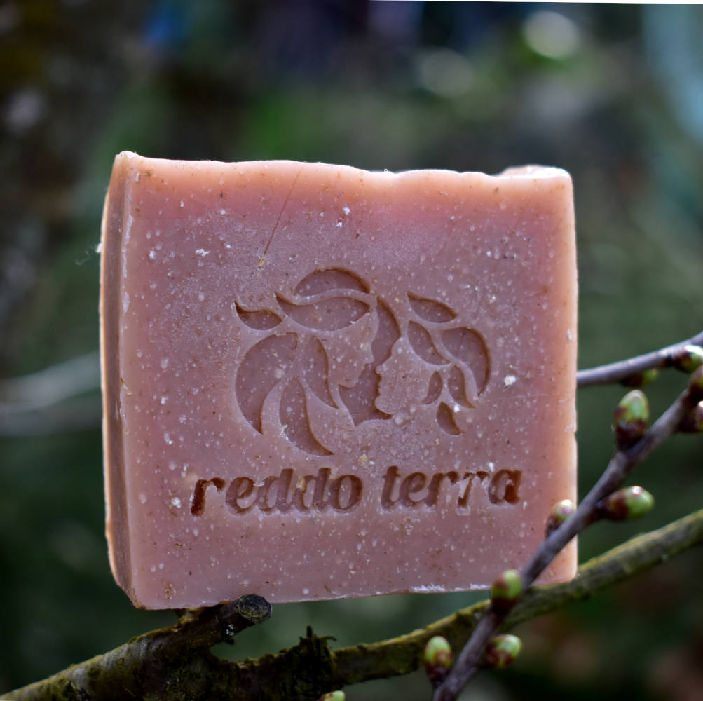 reddo terra naturkosmetik peeling naturseife mit hafer und lavendel