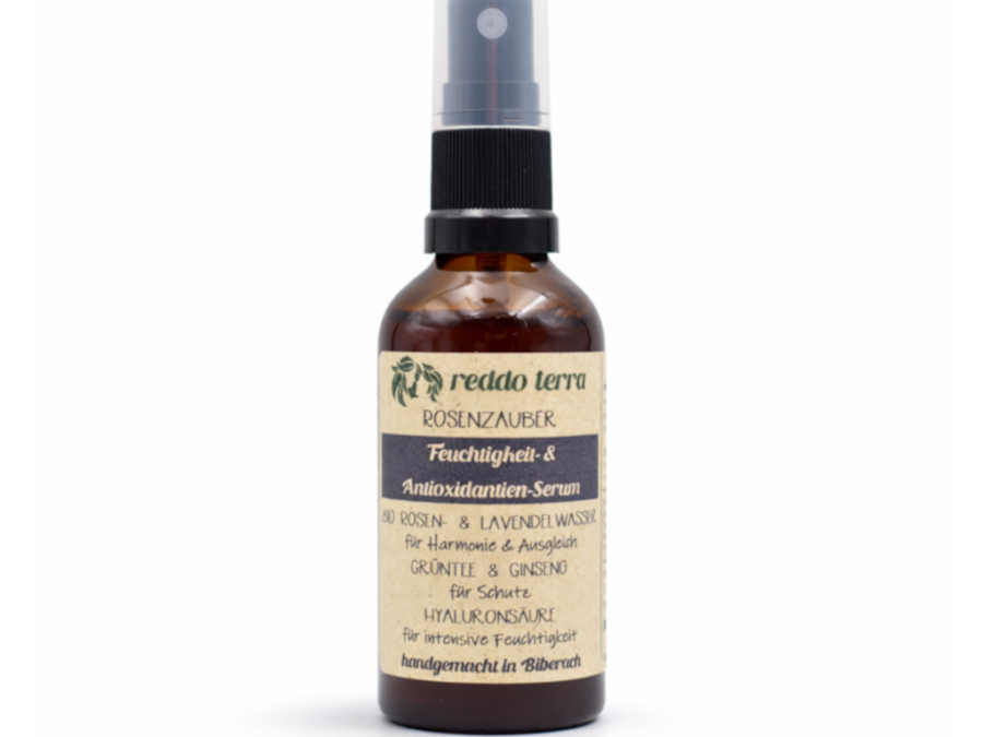 Rosenzauber-Feuchtigkeitstonikum-Bio-Gesichtsserum-fuer-trockene-und-reife-haut-mit-Gruentee-ginsengextrakt-und-hyaluronsaeure-final.