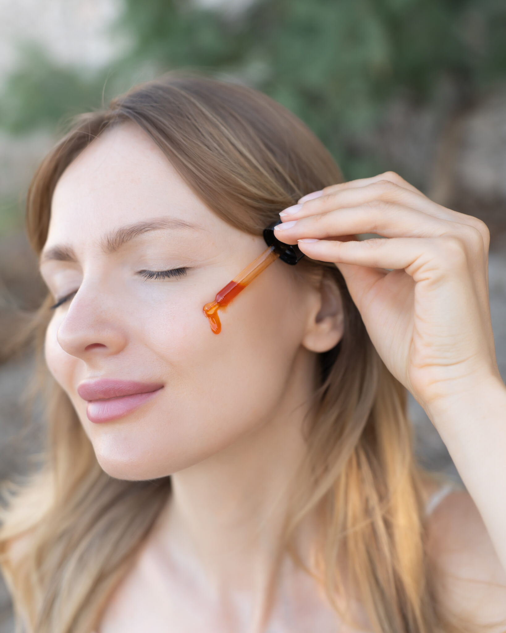 Astaxanthin Hautpflege – Morgenglanz Bio Gesichtsöl von Reddo Terra mit charakteristischer orange-goldener Farbe