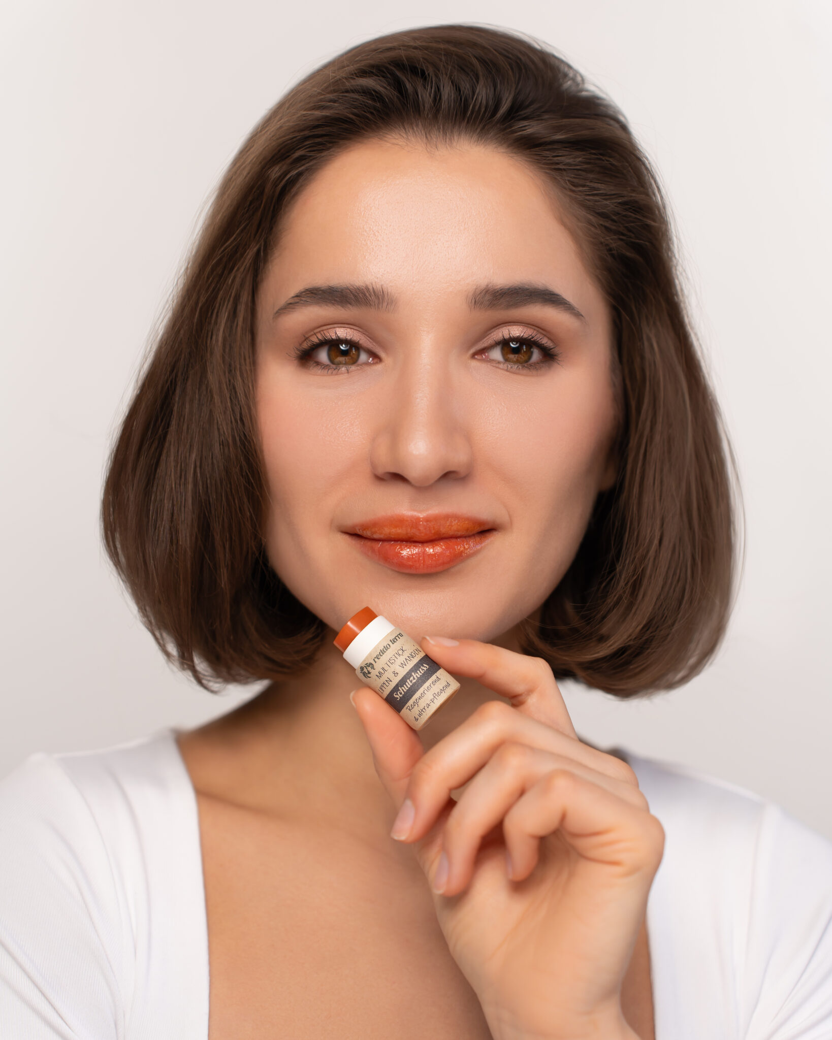 Schutzkuss Lippenpflege Balm Swatch – transparenter Orange-Glow auf der Haut