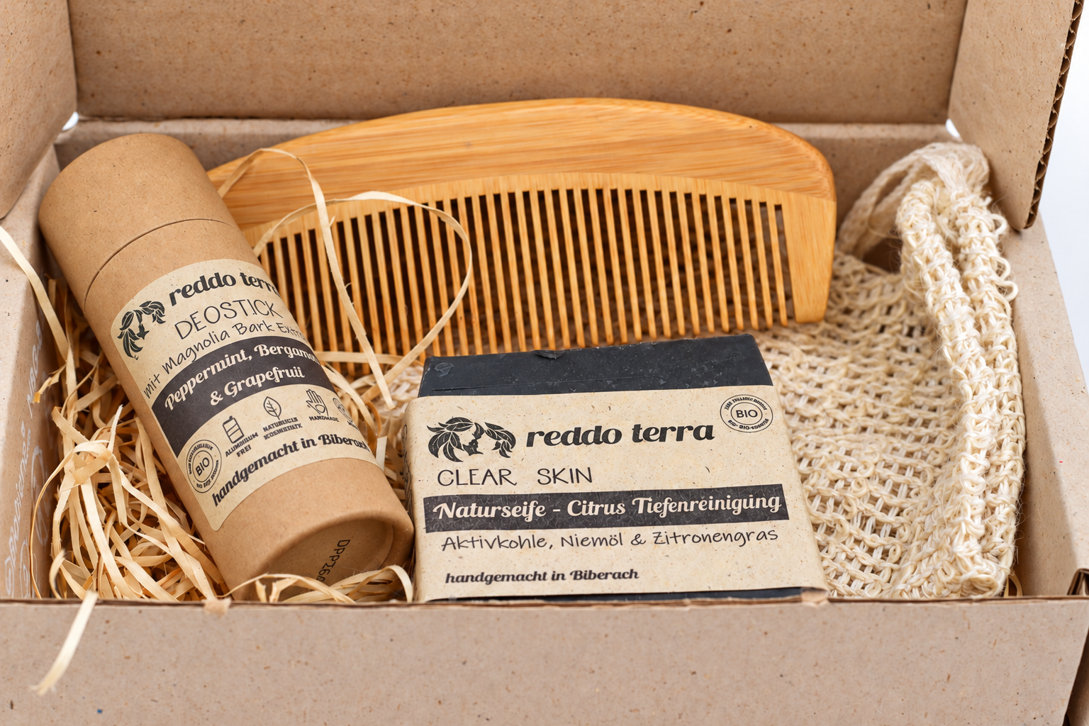 Reddo Terra Naturkosmetik Geschenkset für Männer mit Deostick, Clear Skin Aktivkohleseife, Bambuskamm und Seifensäckchen