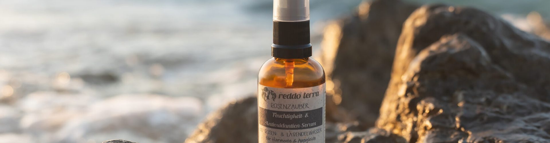 Wenn Hydration auf Lipid-Power trifft: Unser Ritual zeigt, wie Serum und Öl in perfekter Synergie arbeiten.